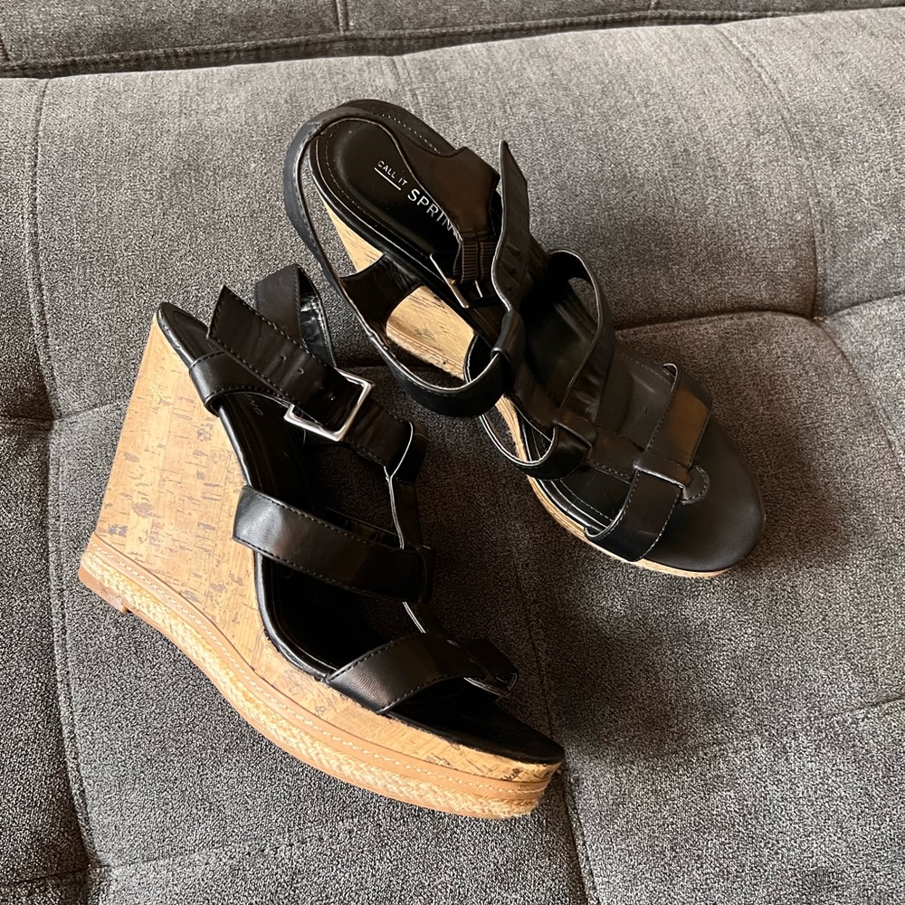 Black wedges